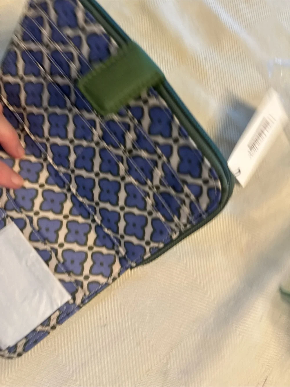 Quilted Green essential tab wallet - Picture 3 of 7